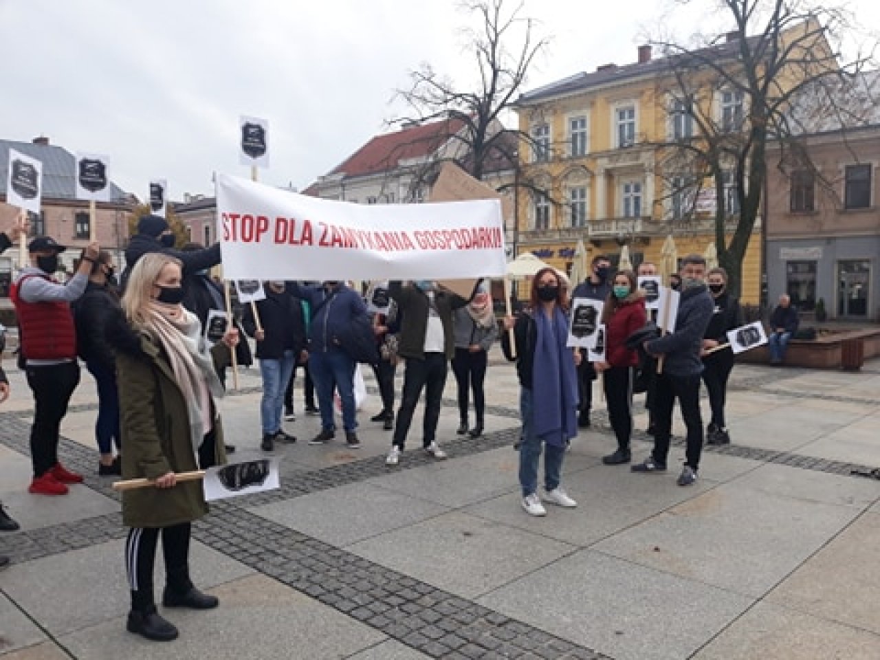 &quot;Czarna Polewka dla Rządu RP&quot; - protest branży gastronomicznej w Kielcach